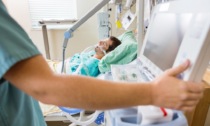 Contagi Covid in aumento, tornano le aree riservate in ospedale