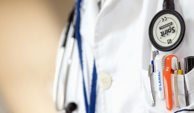 Violenze sessuali sulle pazienti: arrestato medico di base a Torino