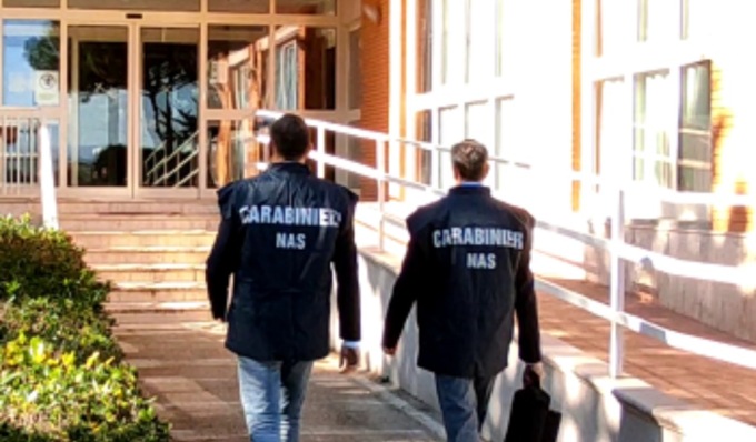Medici non vaccinati irregolarmente al lavoro, nei guai farmacista di Carmagnola