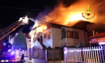 Incendio in abitazione a Condove, alte fiamme sul tetto e nell'alloggio