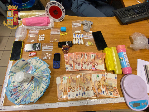 Operazione di Polizia: arrestati due cittadini per spaccio di droga