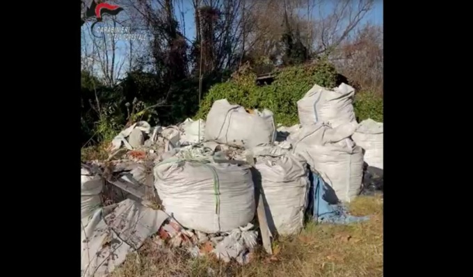 Due discariche abusive nel Parco del Meisino: centinaia di metri cubi di rifiuti speciali e non