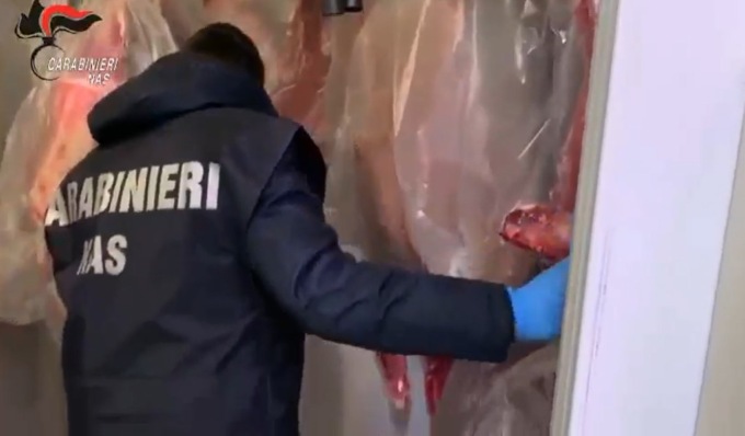 Additivi nella carne, due macellerie nei guai a Torino