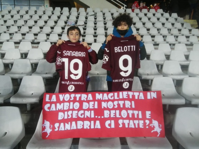 Sanabria e Belotti regalano le maglie a Samuele e Leonardo