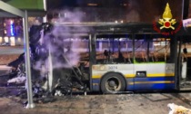 Autobus della GTT prende fuoco al capolinea, salvi conducente e passeggeri