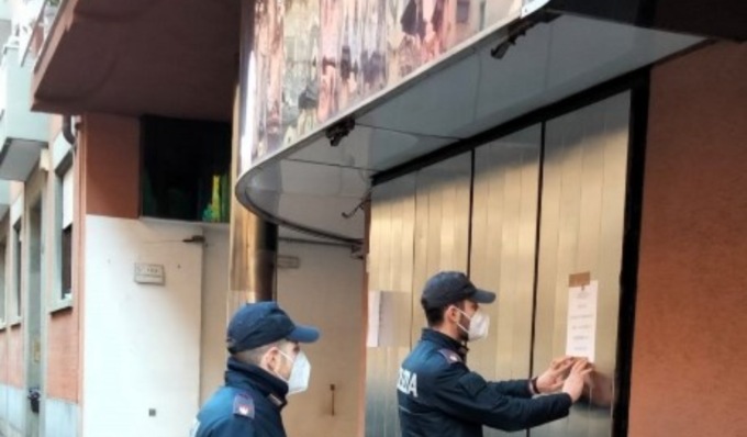 Risse e disturbo della quiete pubblica: chiusa discoteca a Torino