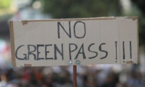 Covid, No Green Pass sui mezzi pubblici senza mascherina in segno di protesta