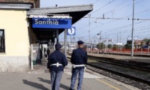 Ruba un giubbotto alla stazione di Santhià: denunciato 55enne torinese