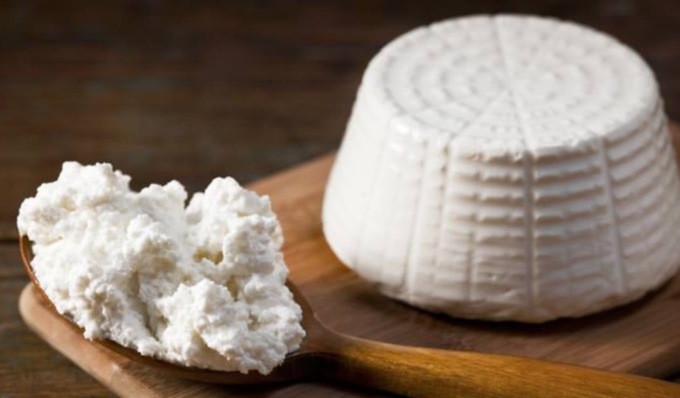 La ricotta senza lattosio… invece ha il lattosio: ritirata