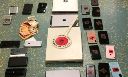 Rubavano iPhone e iPad per rivenderli in Marocco: base logistica a Torino
