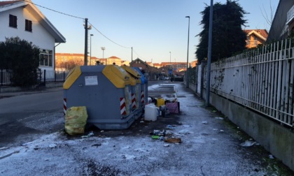 Nichelino, città invasa dai rifiuti: scoppia la polemica sui social