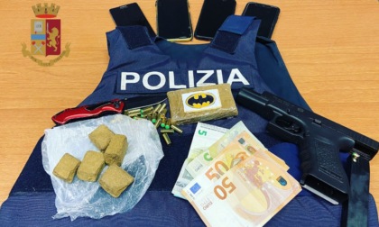 Hashish marchiato "Batman": due giovani spacciatori arrestati, uno ha 16 anni