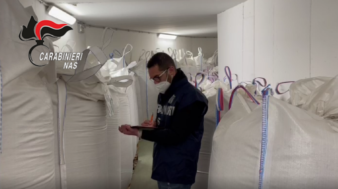 Avena “spacciata” per biologica: sequestrate quasi 780 tonnellate di cereali