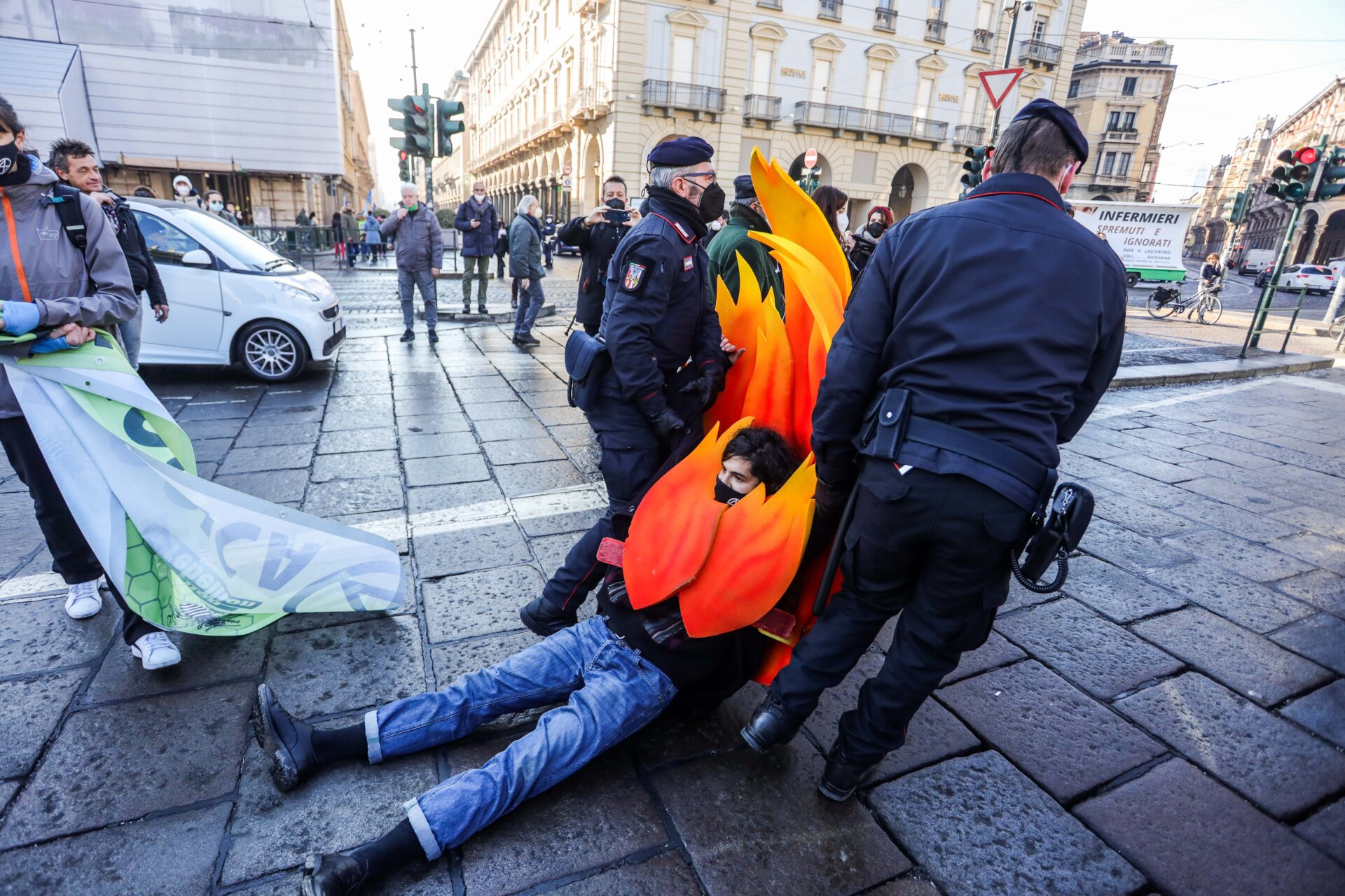 Mattinata di proteste a Torino: in strada anche Extinction rebellion