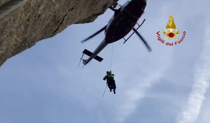 Salvati due escursionisti bloccati su una parete rocciosa lungo una via ferrata