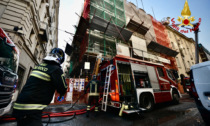Il video dell'incendio ed esplosione in una mansarda a Torino