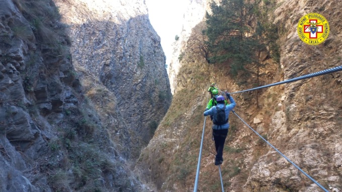 Orrido di Foresto, cade durante l’attraversamento del ponte tibetano