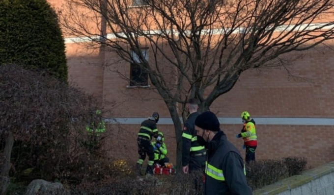 Tragedia a Borgaro Torinese, uomo cade dalla finestra e muore