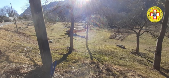Va a scalare una montagna e precipita improvvisamente al suolo: sul posto sono intervenuti i tecnici del Soccorso Alpino