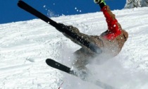 Undicenne finisce fuori pista mentre scia e si infortuna gravemente