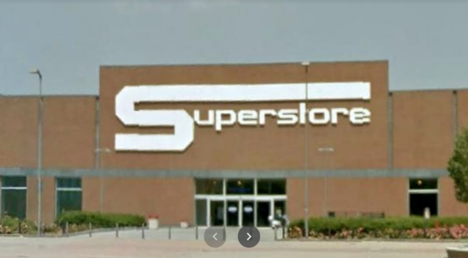 Moncalieri, pensionato si addormenta in auto e rimane bloccato nel parcheggio sotterraneo del supermercato