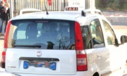 Maxi multa e denuncia per un taxista abusivo scoperto a Torino