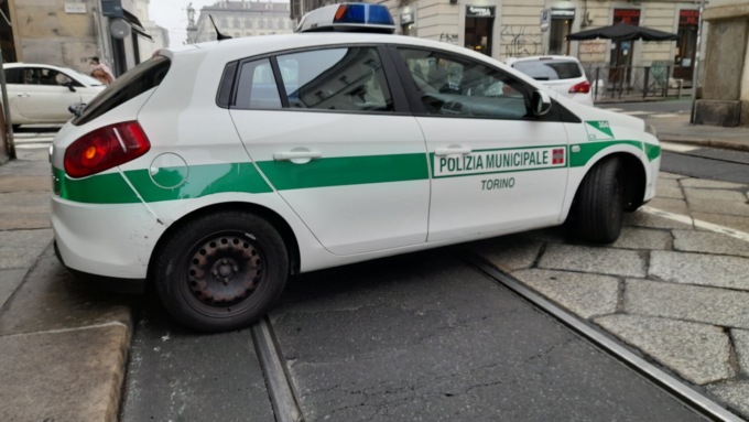 Senza fissa dimora entra con l’auto sessanta volte in Ztl a Venaria Reale: dovrà pagare una multa di oltre 7 mila euro