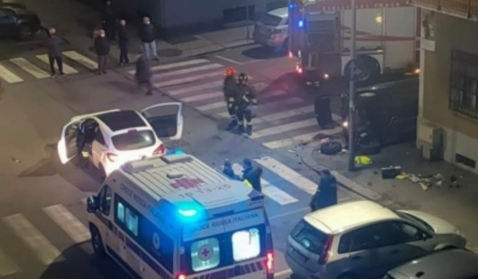 Moncalieri, brutto incidente tra due auto in via Somalia: ferito gravemente un automobilista