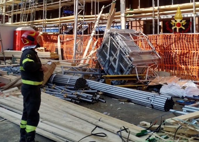 Incidente sul lavoro, operaio 26enne ferito gravemente dal crollo di una piattaforma montacarichi
