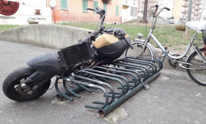 Controlli Atc e Polizia Municipale a Mirafiori: trovati biciclette e un motorino abbandonati