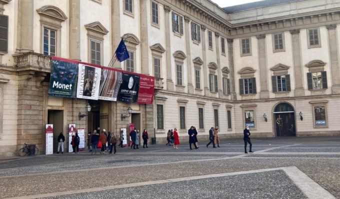 Si dichiara erede dei Savoia “occupa” Palazzo Reale a Milano e ne pretende le chiavi