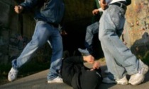 Picchiano il coetaeo 15enne per rapinarlo: baby gang in manette a Pietra Alta