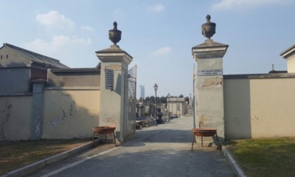 Moncalieri, infortunio sul lavoro: un dipendente di una cooperativa cade da un ponteggio al cimitero