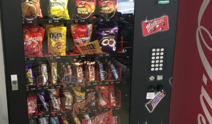 Ladro di “merendine” al Carlo Levi di Torino, 48enne arrestato per furto