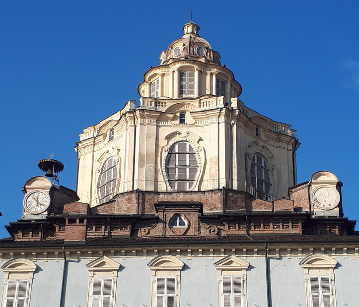 orologio e meridiana chiesa San Lorenzo piazza Castello