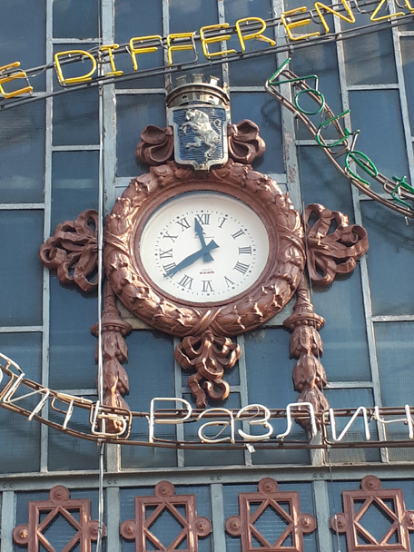 orologio mercato coperto Porta Palazzo