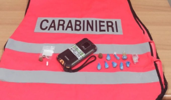 Beccati con la droga prima del rave party, una 22enne finisce in carcere