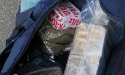 Sequestrati 8 chili di hashish e una carabina rubata nell’alloggio occupato abusivamente: un arresto