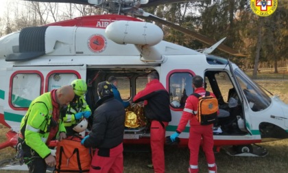 Cade dalla mountain bike e finisce in un fosso: ragazza trasportata in ospedale in elisoccorso