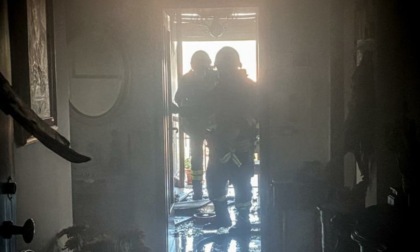 Incendio in appartamento a Condove, le fiamme invadono la cucina
