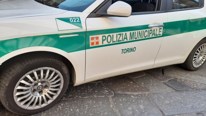 Auto prende improvvisamente fuoco mentre è in movimento sulla SP6. E’ accaduto ad Orbassano