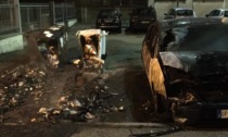Piromani in azione: incendiati i cassonetti dei rifiuti a Moncalieri