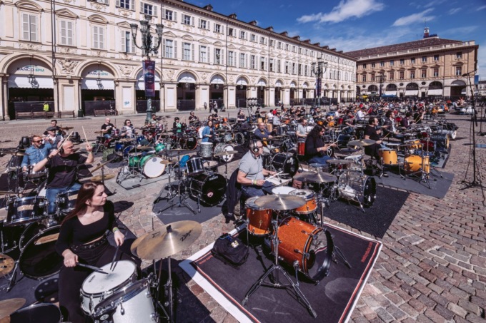 Eurovision 2022, in 500 in piazza San Carlo con la batteria per realizzare lo spot ufficiale
