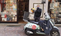 Il giro d’Italia in 10 giorni con la Vespa-libreria viaggiante di Fabio Mendolicchio