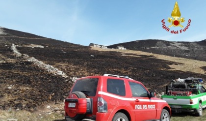 Terminate le operazioni di spegnimento dell’incendio a Rueglio, distrutti 400 ettari di boscaglia e pascoli