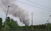 Incendio in un capannone in via della Barberina. In cenere diversi pneumatici