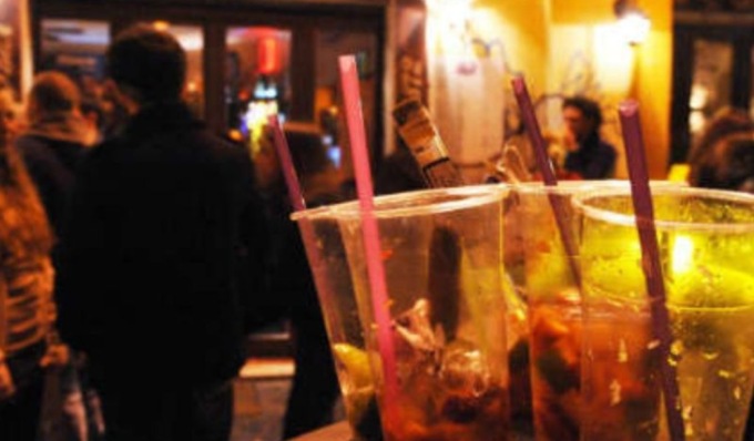 L’estate dei “furbetti” tra dehors abusivi e vendite di alcolici oltre l’orario consentito