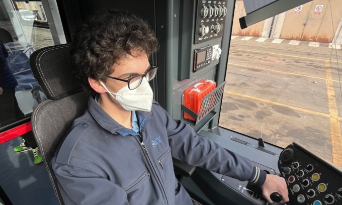 Gtt, revocato l’incarico al direttore dopo che il figlio 18enne aveva guidato un bus senza patente