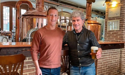 Mark Zuckerberg al Birrificio Torino: "Sono very happy di essere qui con il mio friend Mauro"