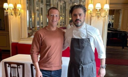 Mark Zuckerberg (a sorpresa) a Torino: per il papà di Facebook visita al Museo Egizio e pranzo al Ristorante Del Cambio